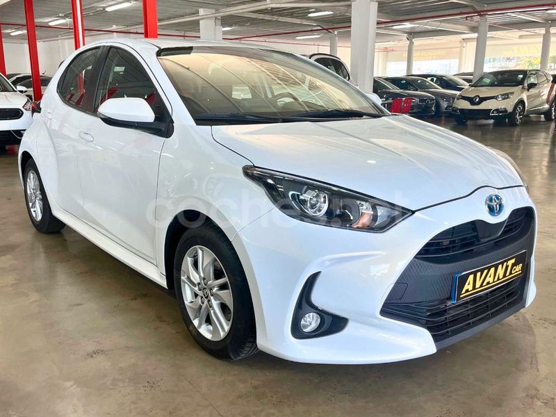 Usado Toyota Yaris Hybrid Active 116 CV (85 kW) 2021 Blanco Berlina