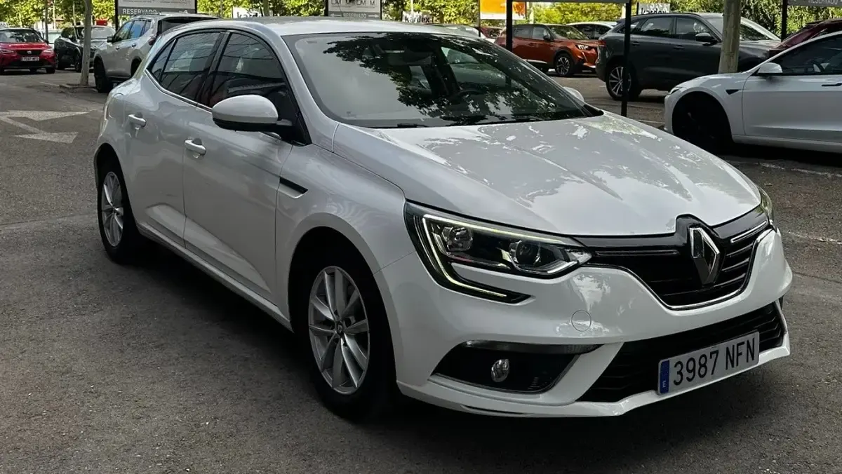 Usado Renault Mégane IV Zen 115 CV (84 kW) 2019 Blanco Berlina