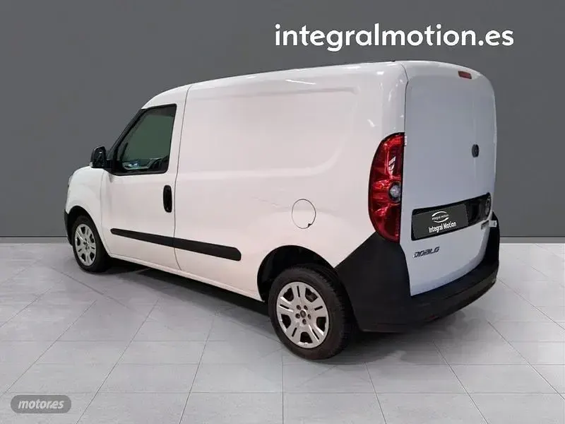 Usado Fiat Doblò 95 CV (69 kW) 2021 Blanco Monovolumen