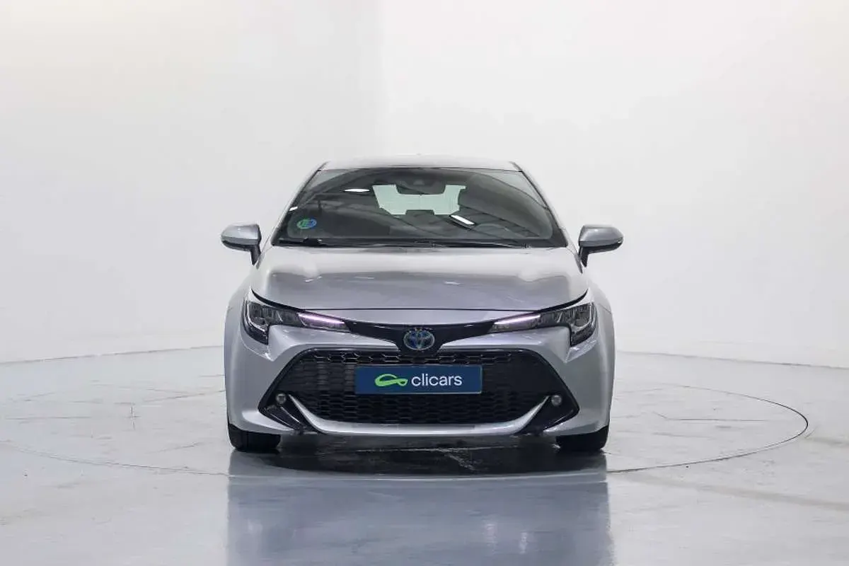 Usado Toyota Corolla Active 98 CV (72 kW) 2022 Plateado Berlina