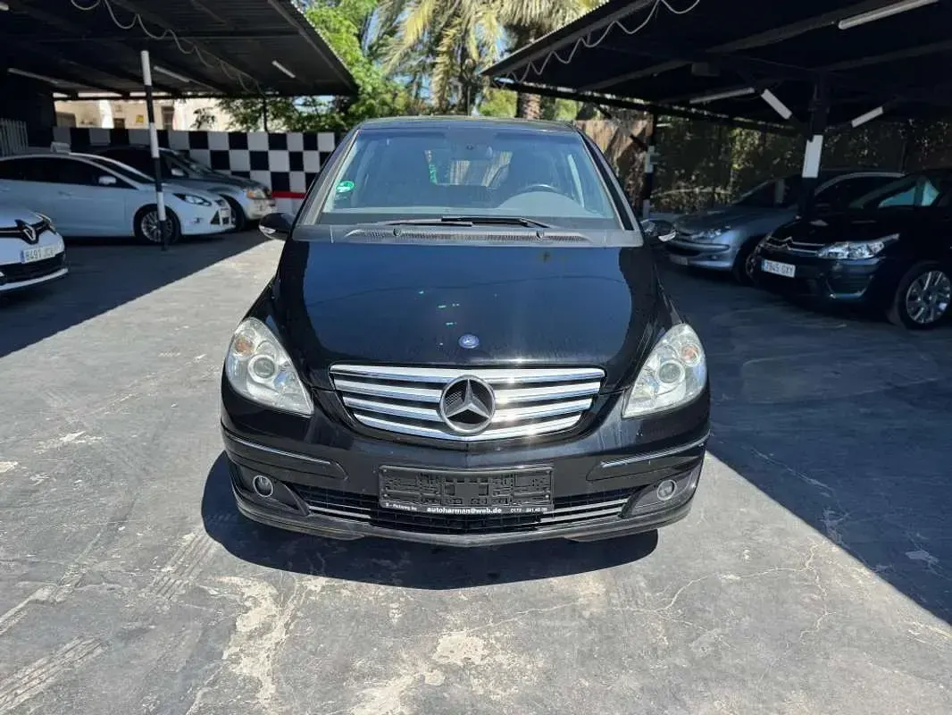 Usado Mercedes B200 136 CV (100 kW) 2005 Negro Monovolumen