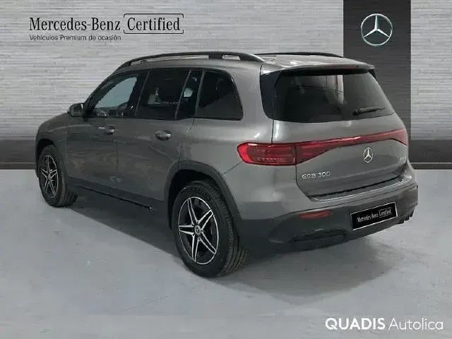 Usado Mercedes EQB300 167 kW (228 CV) 2025 Gris montaña SUV