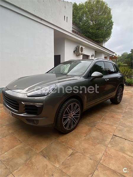 Käytetty Porsche Cayenne 262 HP (192 kW) 2016 Harmaa Katumaasturi