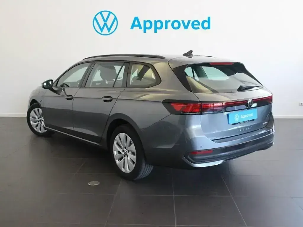 Usado VW Passat 204 CV (150 kW) 2025 Gris Familiar