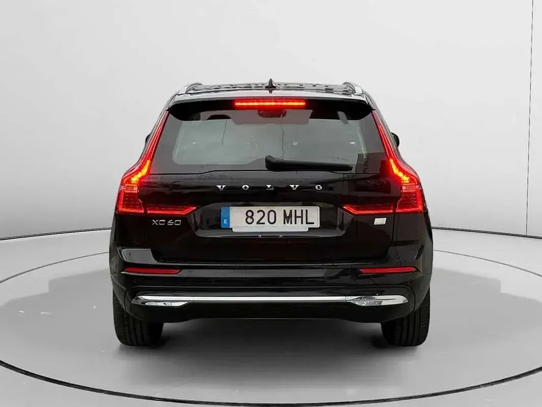 Usado Volvo XC60 Core 351 CV (258 kW) 2023 Negro SUV