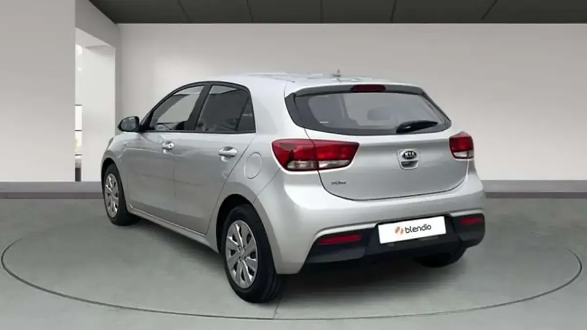 Usado Kia Rio 84 CV (61 kW) 2020 Gris Utilitario