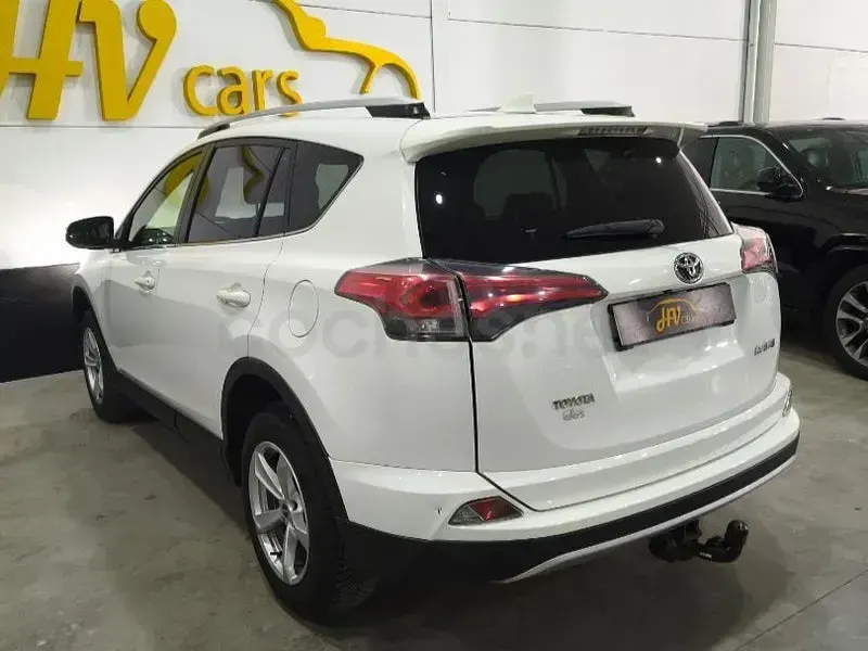 Usado Toyota RAV4 Executive 143 CV (105 kW) 2016 Blanco SUV