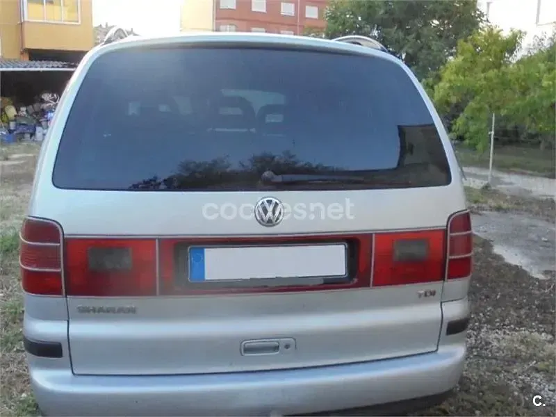Usado VW Sharan Comfortline 115 CV (84 kW) 2002 Gris / plata Monovolumen