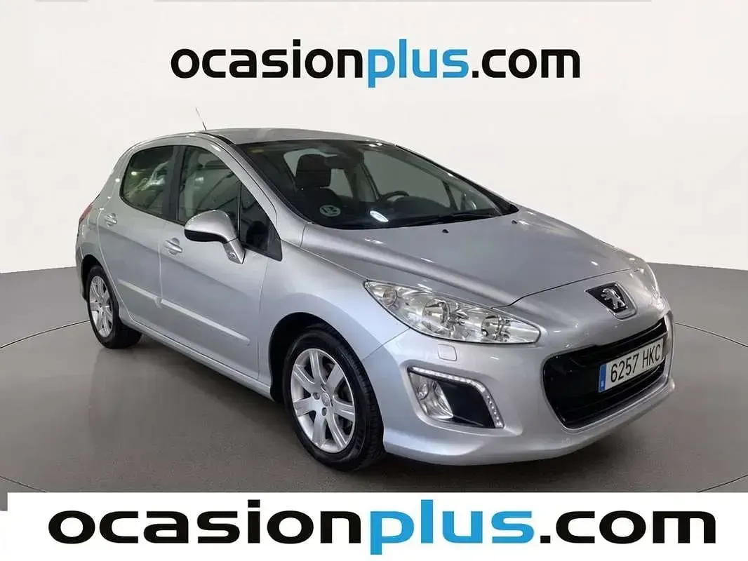 Usado Peugeot 308 Active 111 CV (81 kW) 2012 Plateado Utilitario