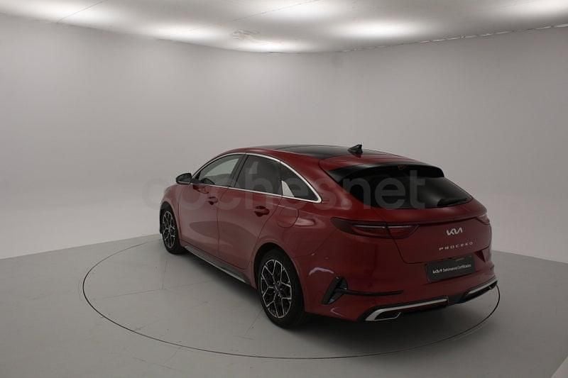 Usado Kia ProCeed GT-Line 120 CV (88 kW) 2022 Rojo Familiar