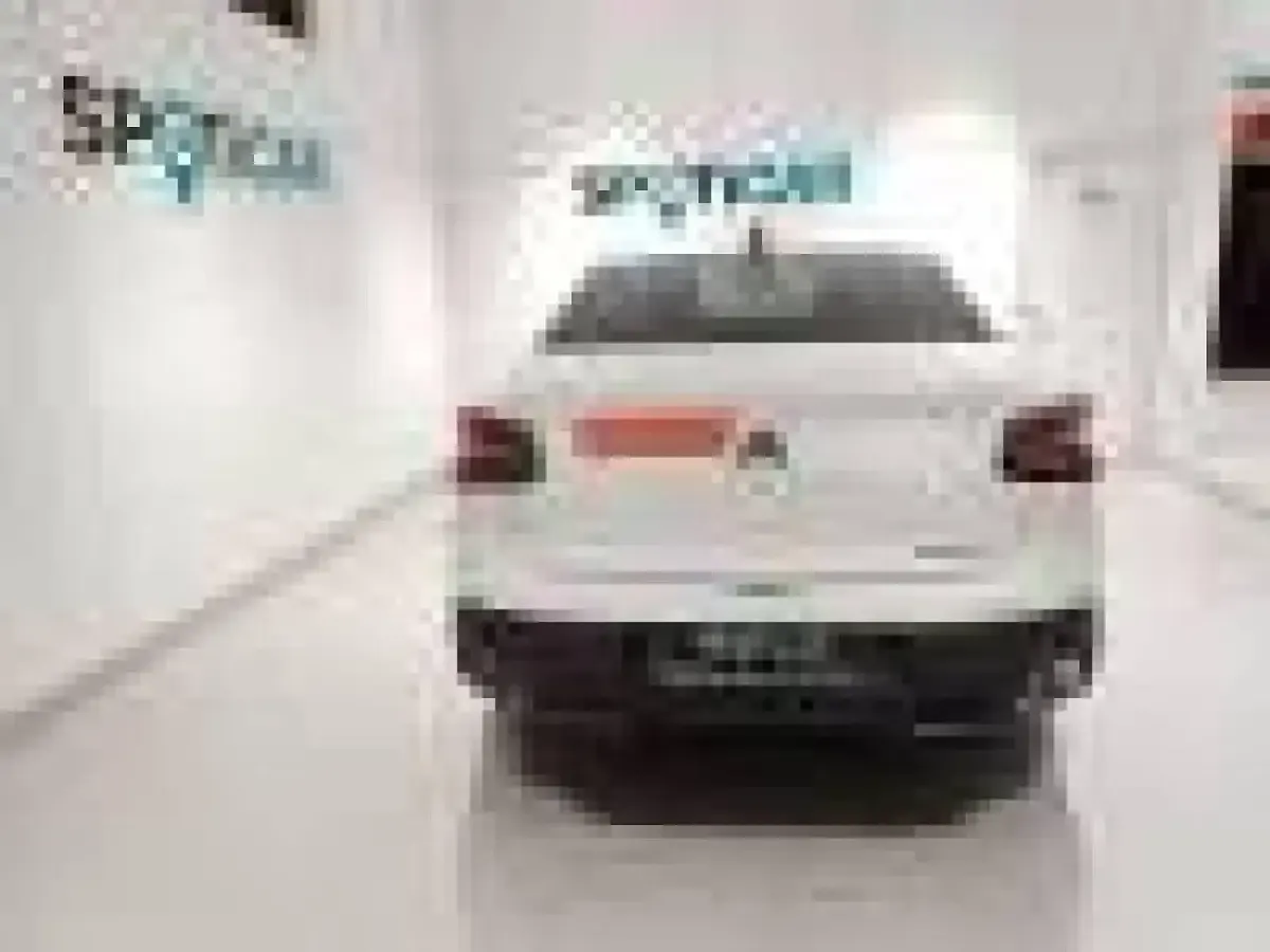 Usado Citroën e-C4 Shine 100 kW (136 CV) 2023 Blanco Berlina