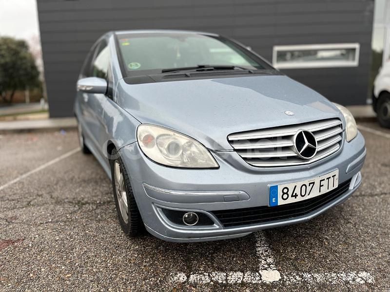 Usado Mercedes B200 140 CV (102 kW) 2006 Gris / plata Monovolumen