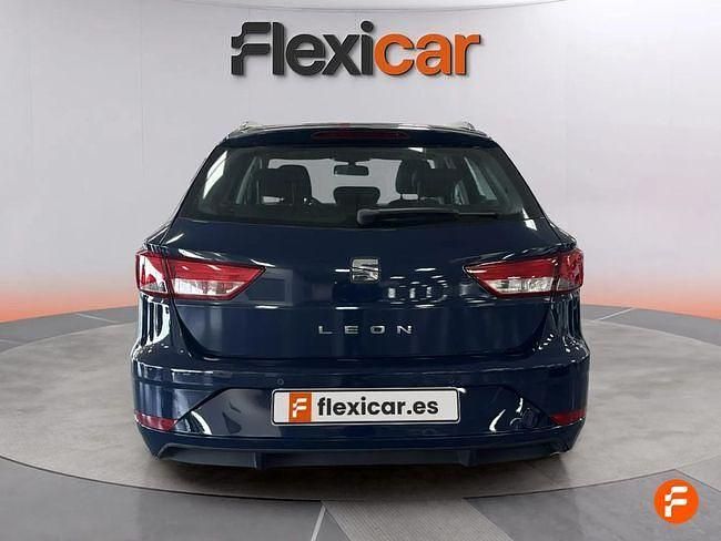 Usado Seat Leon Style 115 CV (84 kW) 2018 Azul Familiar