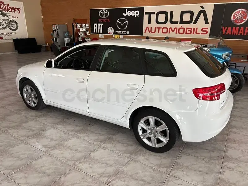Usado Audi A3 Ambition 105 CV (77 kW) 2010 Blanco Utilitario