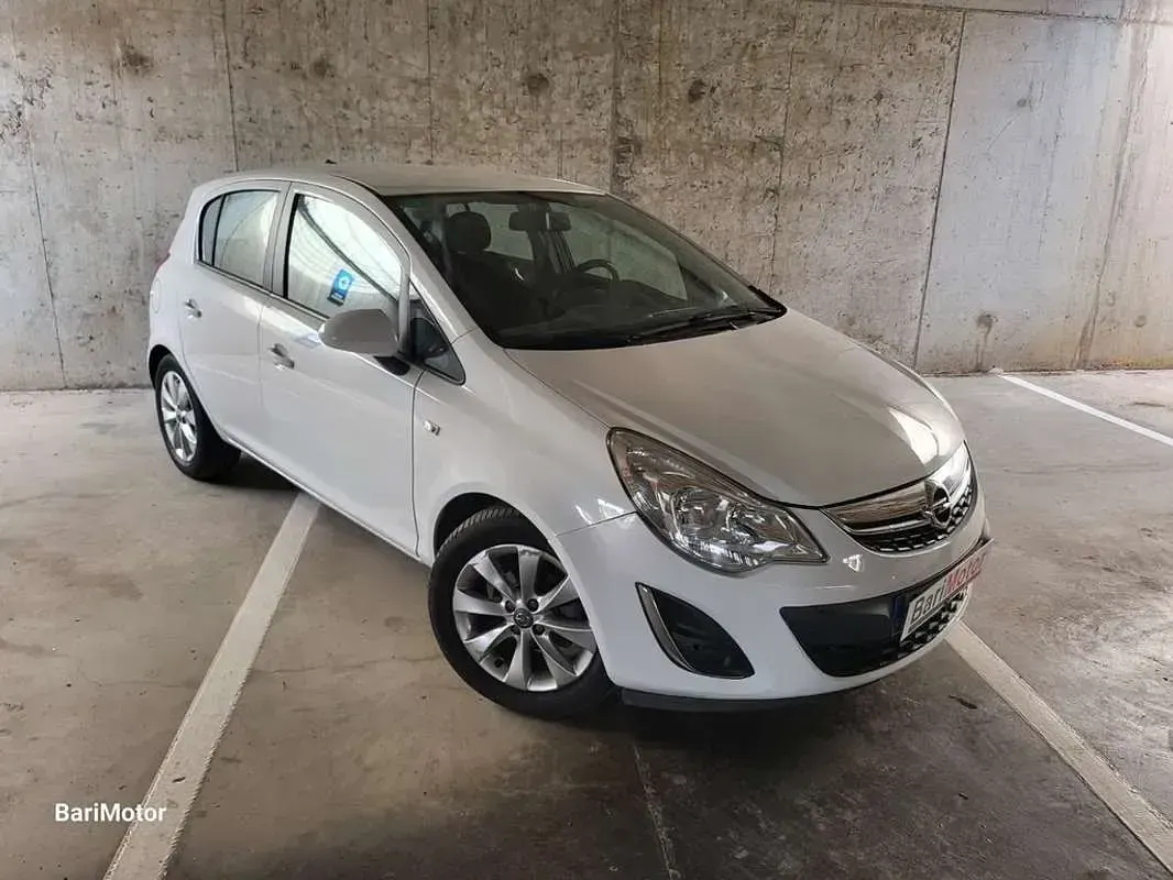 Usado Opel Corsa Selective 95 CV (69 kW) 2013 Blanco Berlina