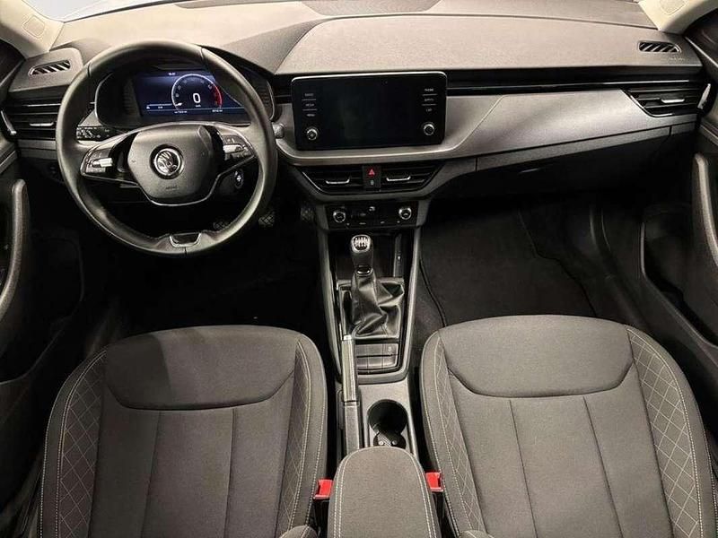 Usado Skoda Scala Ambition 116 CV (85 kW) 2024 Azul Utilitario