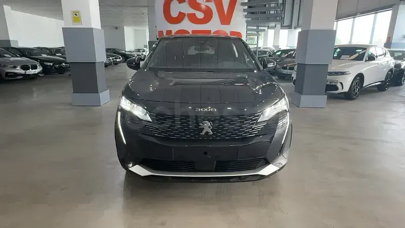 Usado Peugeot 3008 Allure 130 CV (95 kW) 2024 Negro SUV