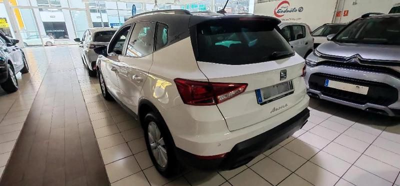 Usado Seat Arona Style 116 CV (85 kW) 2025 Blanco + techo gris magnetic SUV