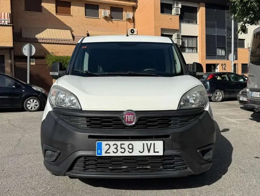 Usado Fiat Doblò 90 CV (66 kW) 2016 Blanco Monovolumen