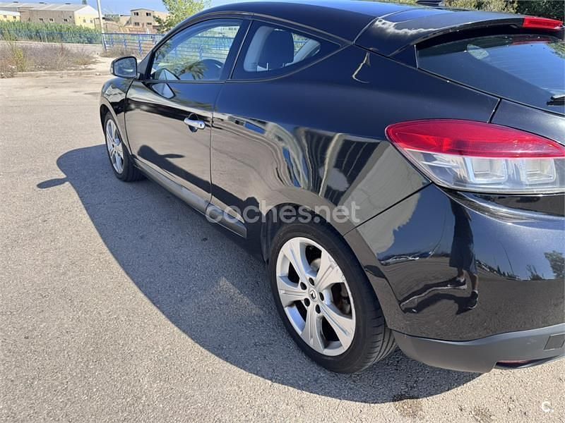 Usado Renault Mégane III Dynamique 110 CV (80 kW) 2009 Negro Berlina