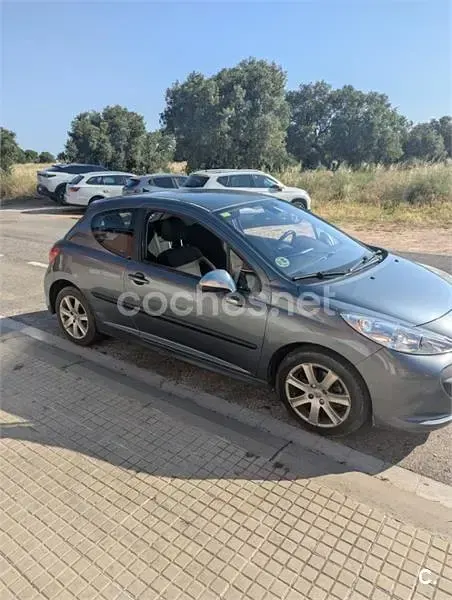 Usado Peugeot 207 70 CV (51 kW) 2008 Gris / plata Berlina