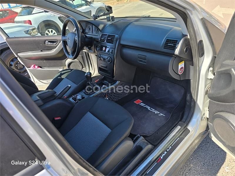 Usado Mercedes A180 Elegance 109 CV (80 kW) 2007 Gris / plata Monovolumen