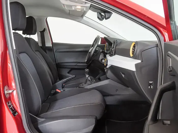 Usado Seat Ibiza Style Plus 110 CV (80 kW) 2021 Rojo Utilitario