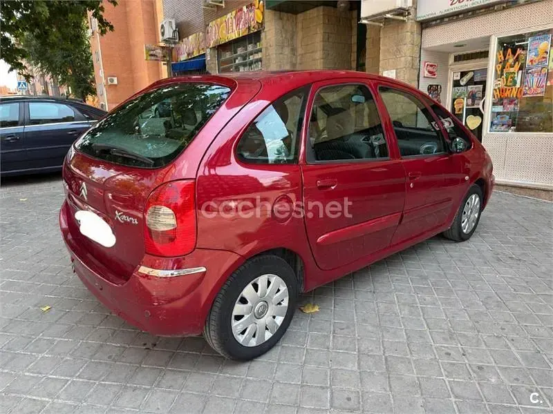Usado Citroën Xsara Picasso Exclusive 110 CV (80 kW) 2010 Granate Monovolumen
