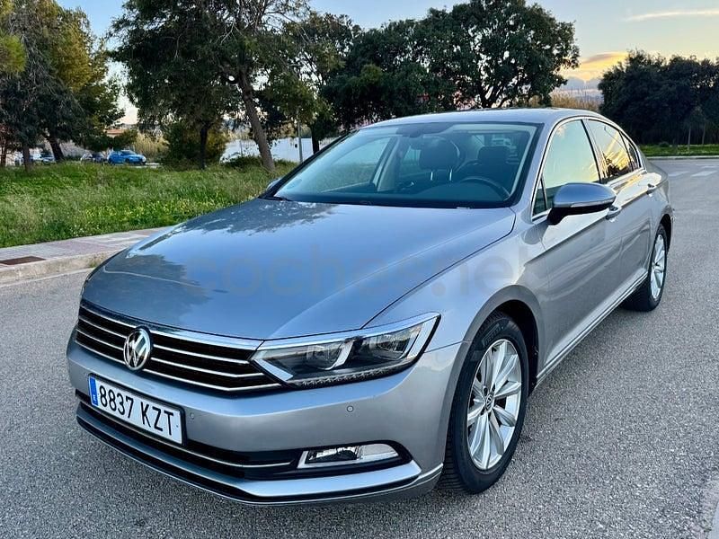 Gris / plata Usado 2019 VW Passat Sportline Berlina | 14.490 € (Buen precio) - Imagen 1/4