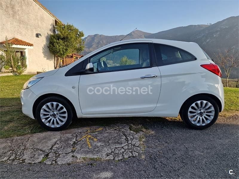 Usado Ford Ka Titanium 75 CV (55 kW) 2011 Blanco Utilitario