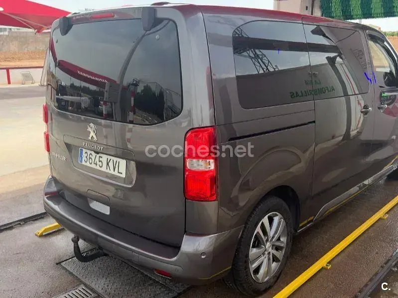 Usado Peugeot Traveller Allure 177 CV (130 kW) 2019 Gris / plata Monovolumen