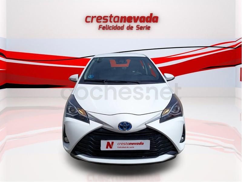 Usado Toyota Yaris Hybrid Active 100 CV (73 kW) 2020 Blanco Berlina