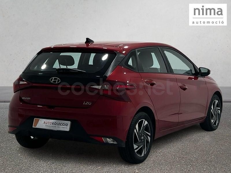 Usado Hyundai i20 100 CV (73 kW) 2023 Rojo Utilitario