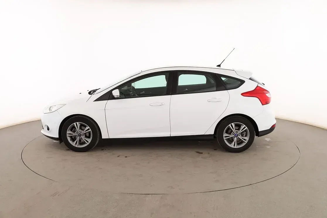 Usado Ford Focus 125 CV (91 kW) 2014 Blanco Berlina
