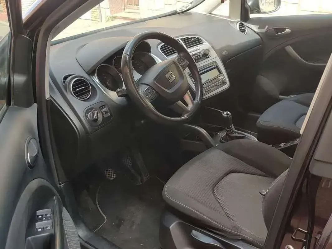Usado Seat Altea Style 140 CV (102 kW) 2010 Negro Monovolumen