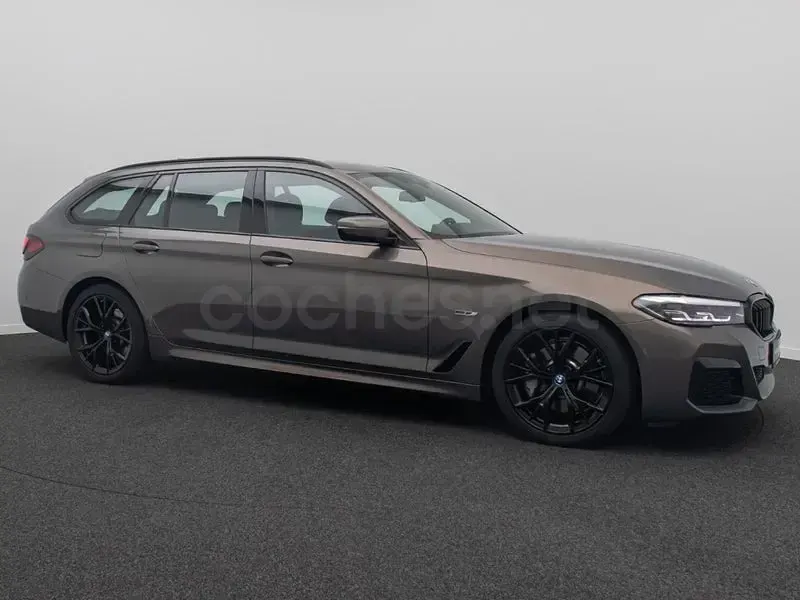 Usado BMW 530e Comfort Edition 292 CV (214 kW) 2022 Gris / plata Familiar