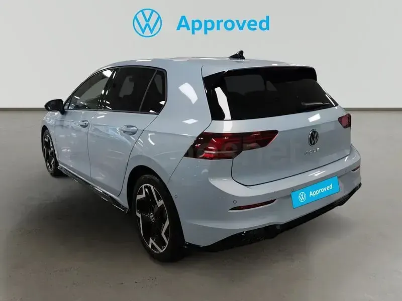 Usado VW Golf VIII R-line 150 CV (110 kW) 2025 Gris / plata Berlina