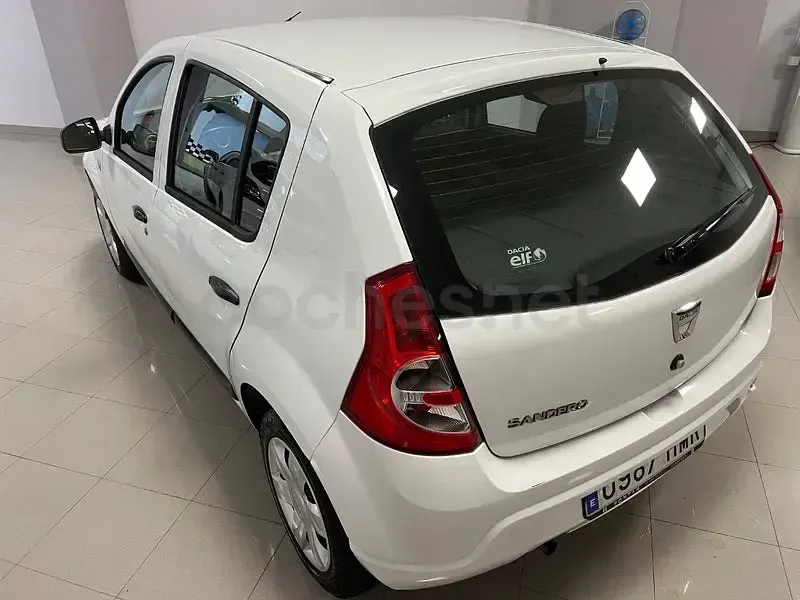 Usado Dacia Sandero Ambiance 75 CV (55 kW) 2012 Blanco Berlina