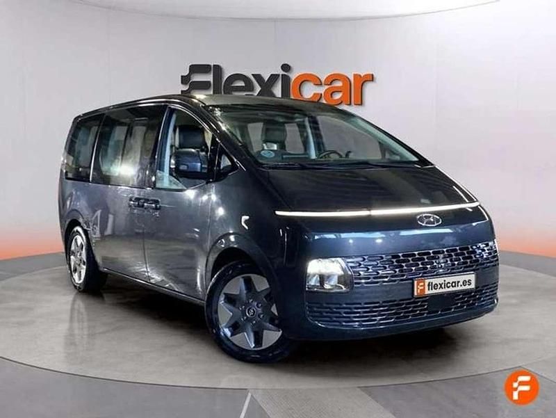 Usado Hyundai Staria 177 CV (130 kW) 2023 Azul Monovolumen