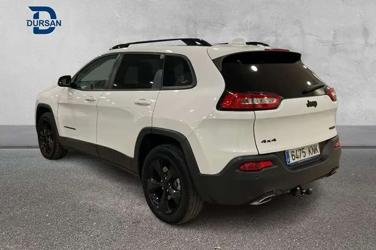 Usado Jeep Cherokee Night Eagle 185 CV (136 kW) 2018 Blanco SUV
