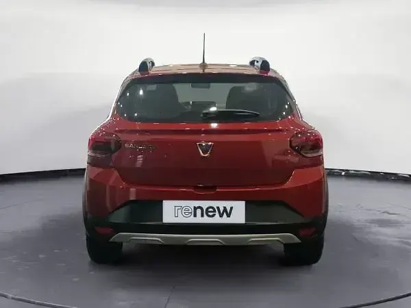 Usado Dacia Sandero Comfort 101 CV (74 kW) 2021 Rojo Berlina