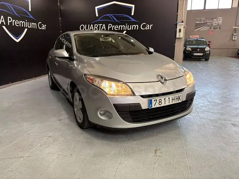 Usado Renault Mégane III Dynamique 110 CV (80 kW) 2011 Gris / plata Berlina