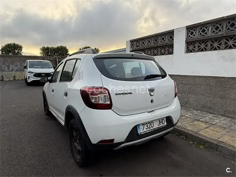 Usado Dacia Sandero Stepway 90 CV (66 kW) 2015 Blanco Berlina