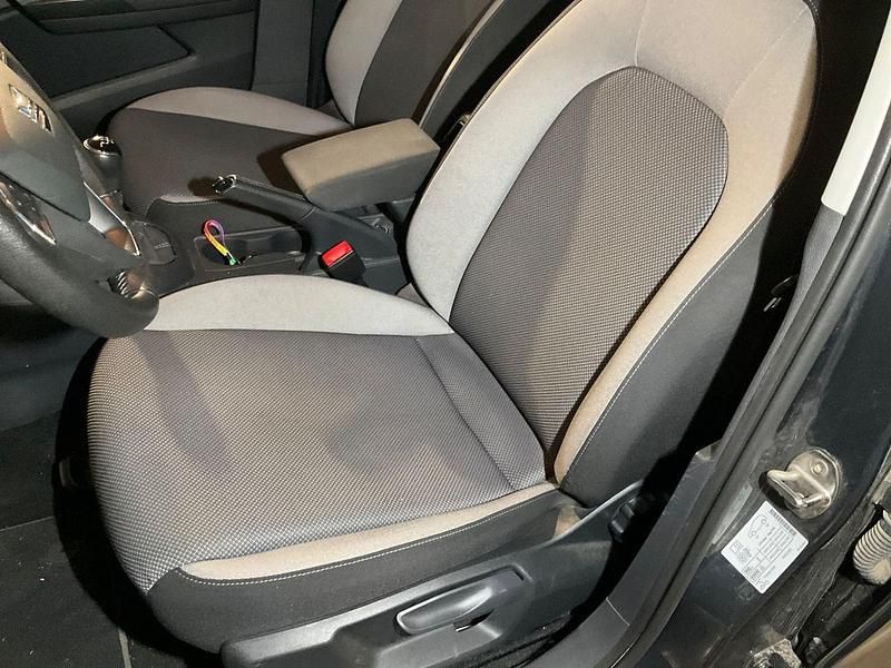 Usado Seat Ibiza Style 80 CV (58 kW) 2021 Gris Utilitario