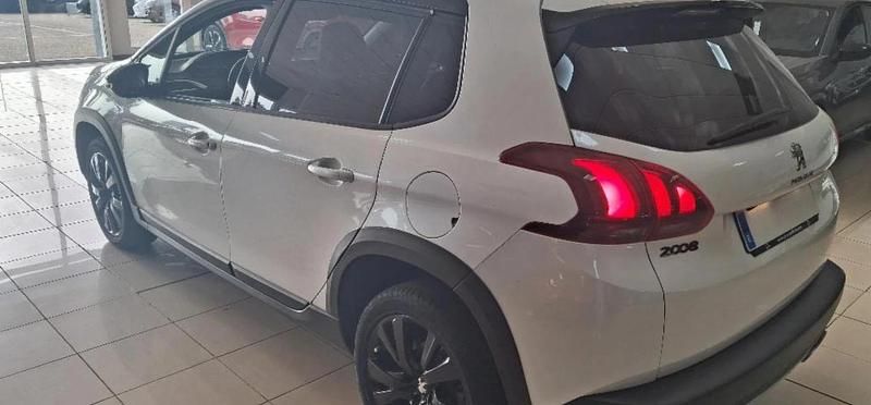 Usado Peugeot 2008 GT-line 110 CV (80 kW) 2019 Blanc nacre SUV