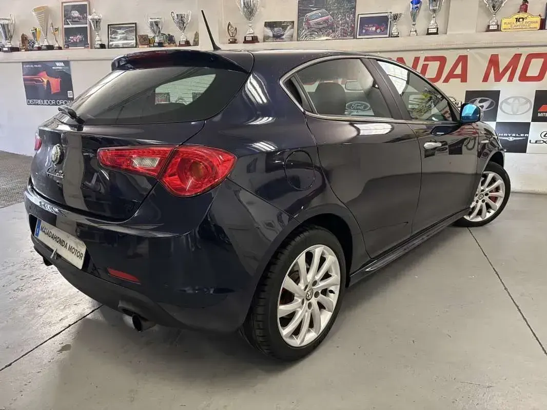 Usado Alfa Romeo Giulietta Distinctive 140 CV (102 kW) 2012 Azul Utilitario