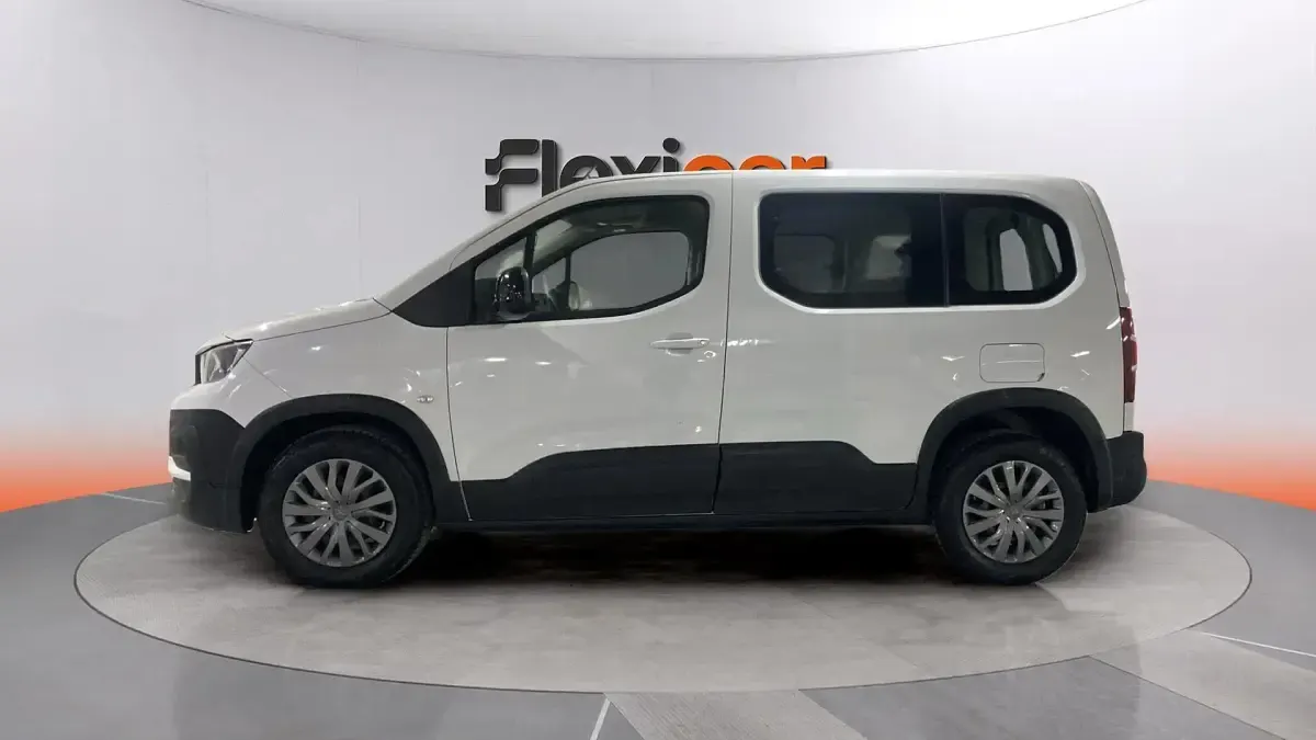 Usado Peugeot Rifter Active 100 CV (73 kW) 2022 Blanco Monovolumen