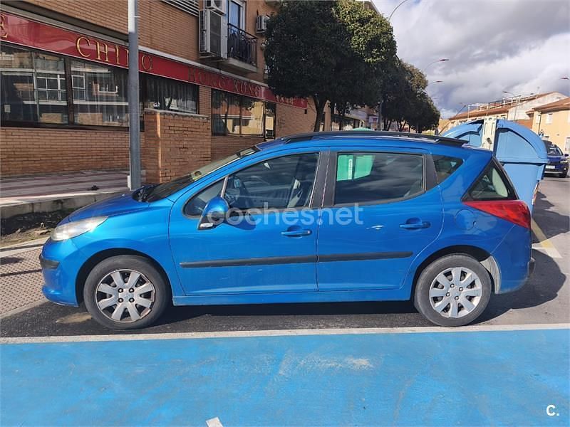 Usado Peugeot 207 90 CV (66 kW) 2007 Azul Familiar