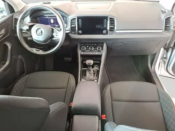 Usado Skoda Karoq Ambition 115 CV (84 kW) 2021 Gris plata SUV