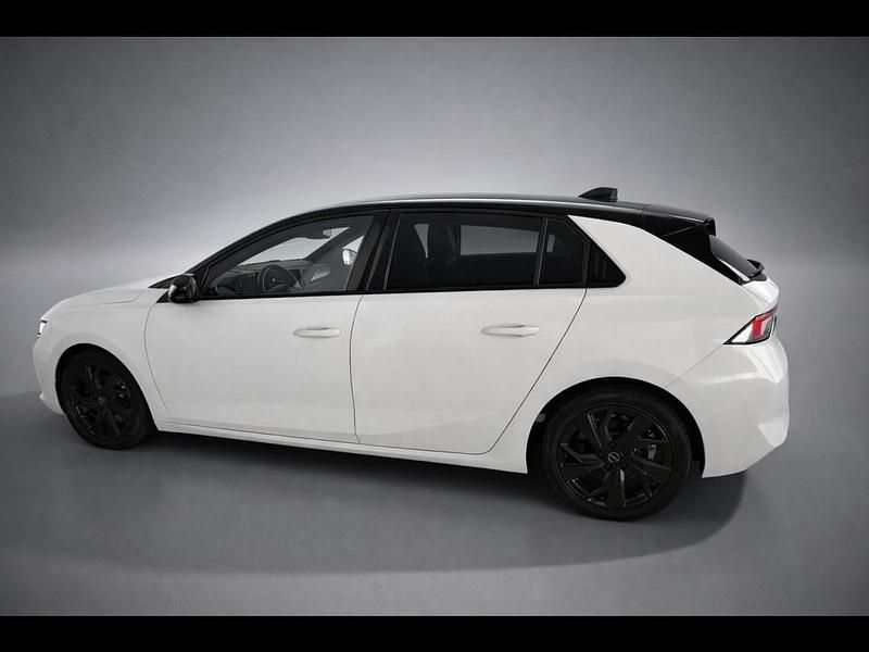 Usado Opel Astra 130 CV (95 kW) 2023 Blanco Berlina